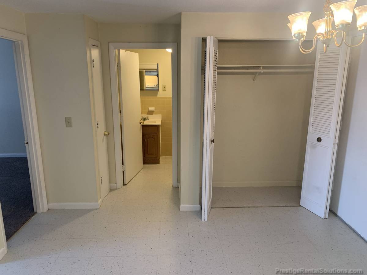 Building Photo - 39 Dinan Dr