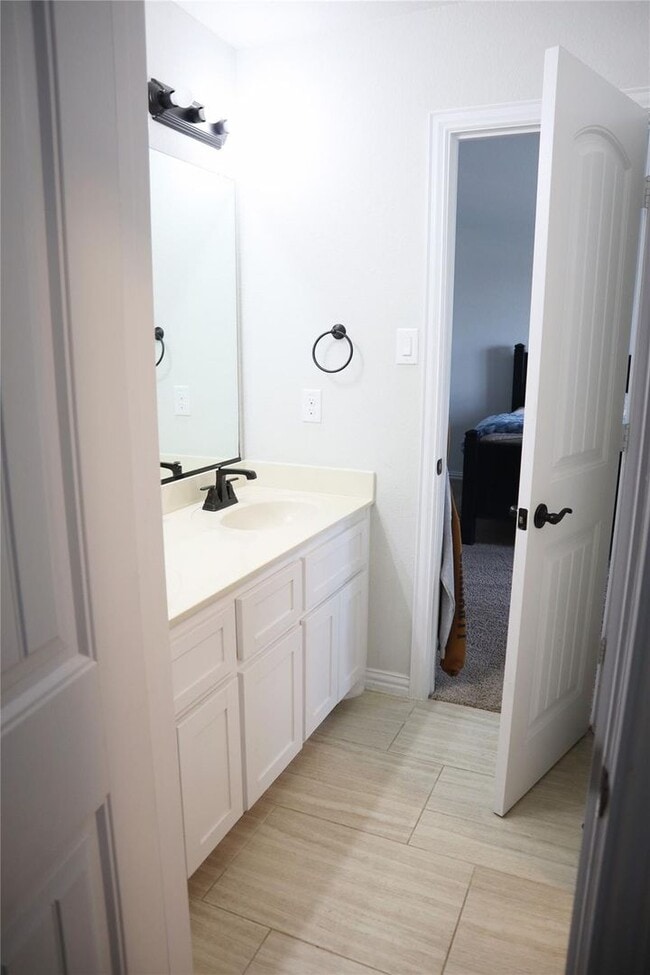 Building Photo - Room to S P R E A D out!