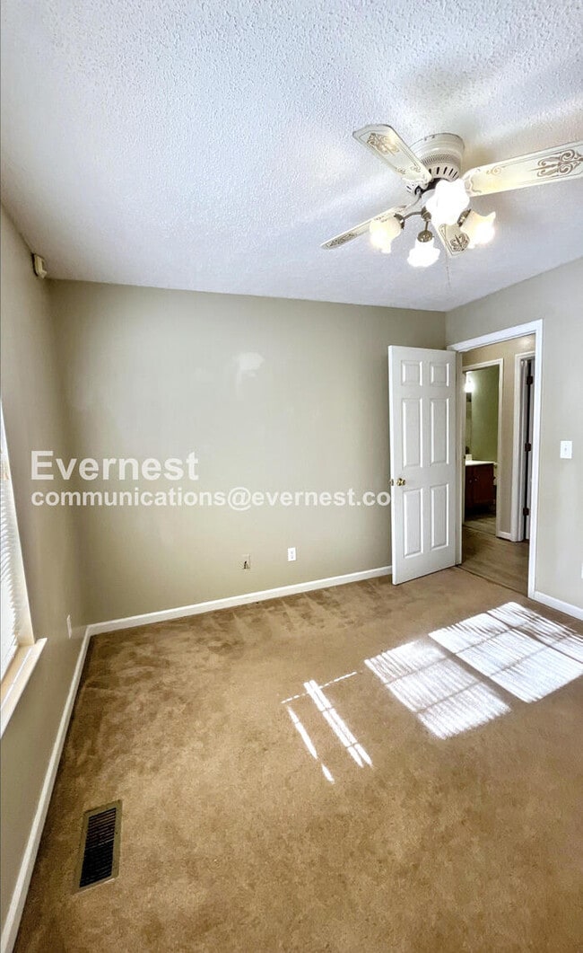 Building Photo - 4911 Hunter Village Dr