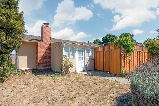 Building Photo - 2280 Rollingwood Dr