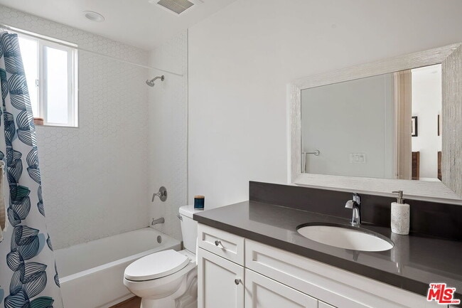 Building Photo - 10833 Tabor St