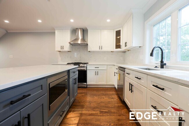 Building Photo - 11 Molloy St