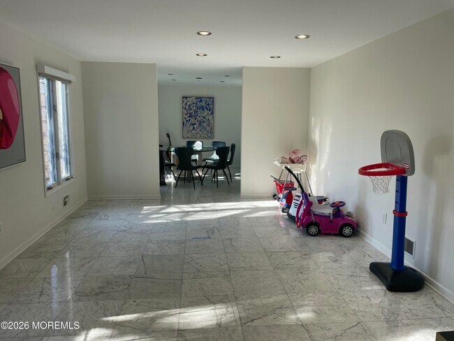 Building Photo - 60 Larchwood Ave