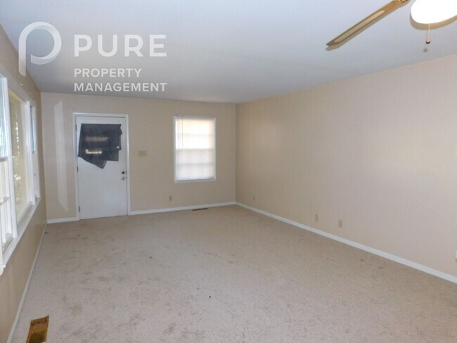 Building Photo - 117 22nd Ave NE