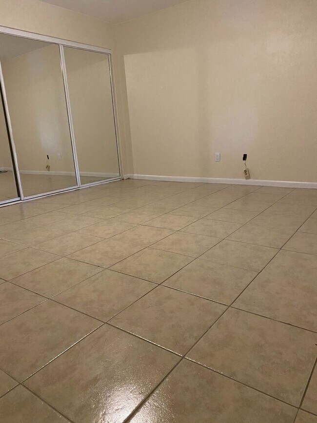 Building Photo - Large 3 Bedroom, 2 Bathroom Home Overlooking Lake - Turkey Creek Community