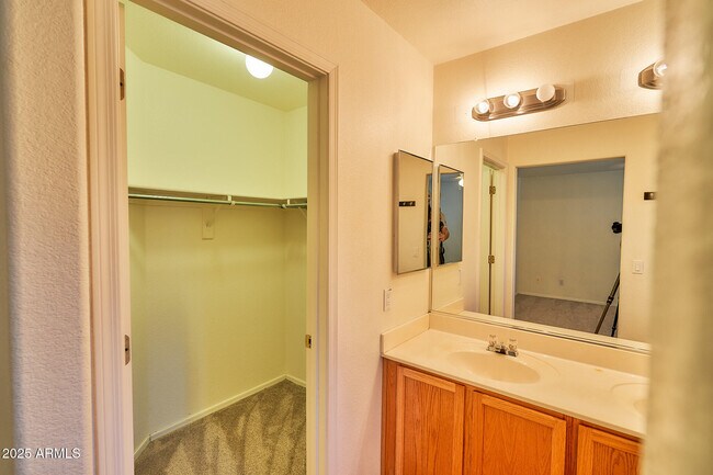 Building Photo - 30496 Maple Chase Dr