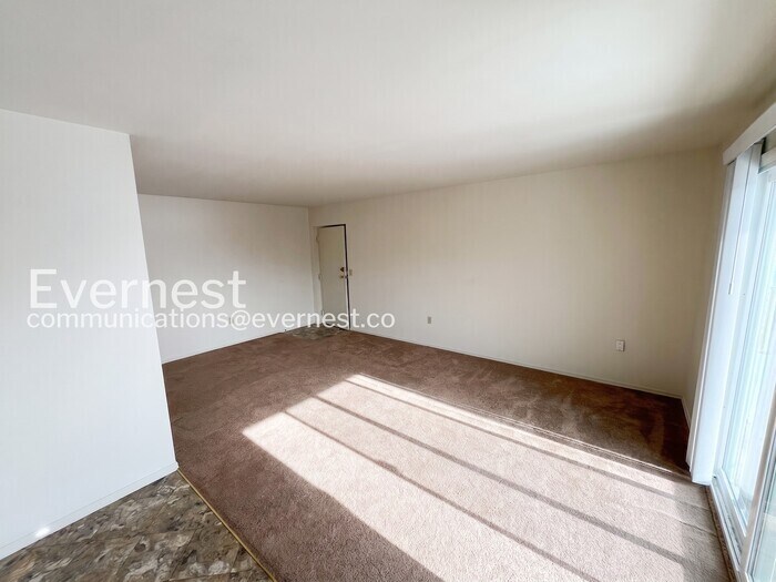 Building Photo - 12916 N Cresap St