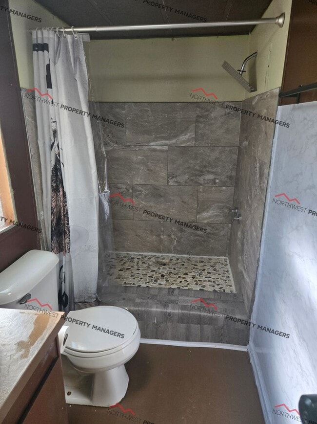 Building Photo - STATUS: AVAILABLE | R51 | $1895 + $100 for...