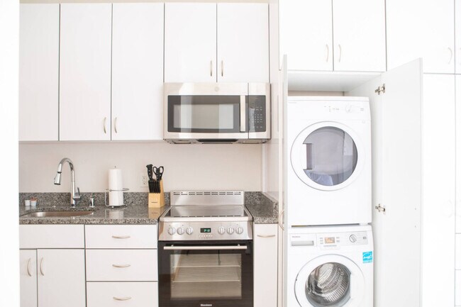 Building Photo - 1640 N Water St