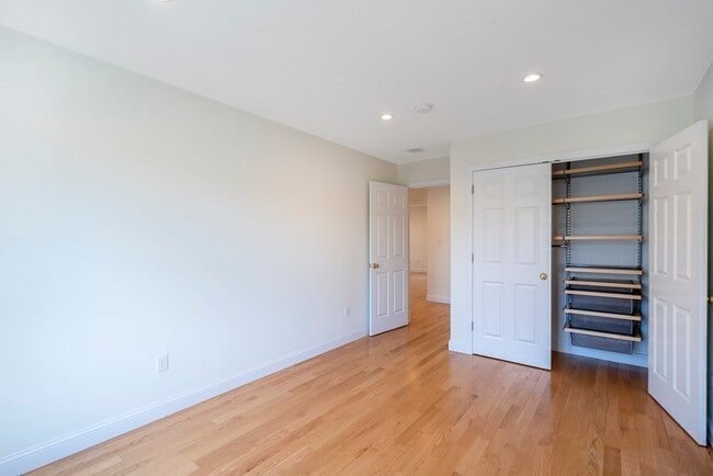 Building Photo - 2 Manchester Pl