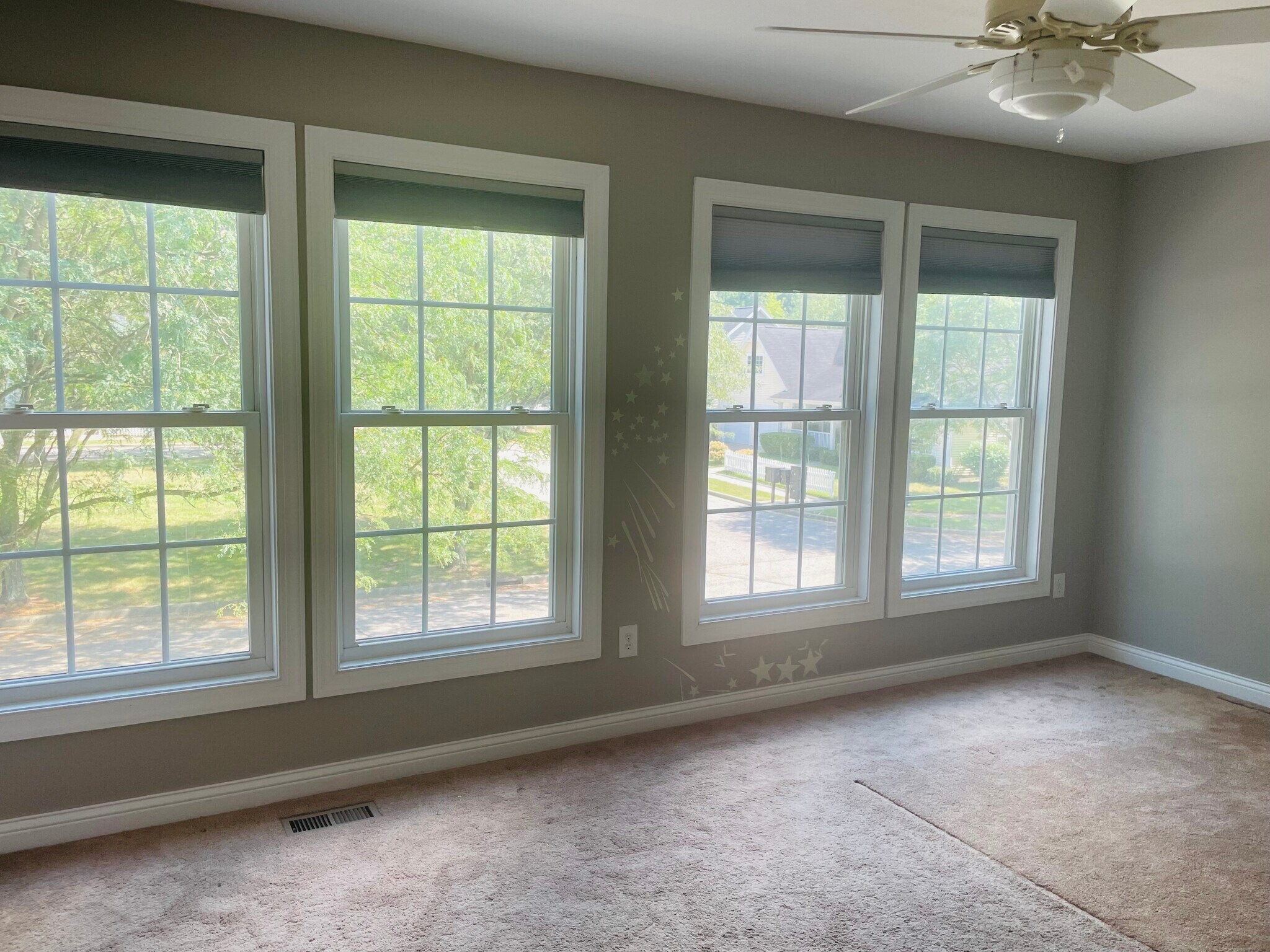 Building Photo - 5670 Honey Locust Dr