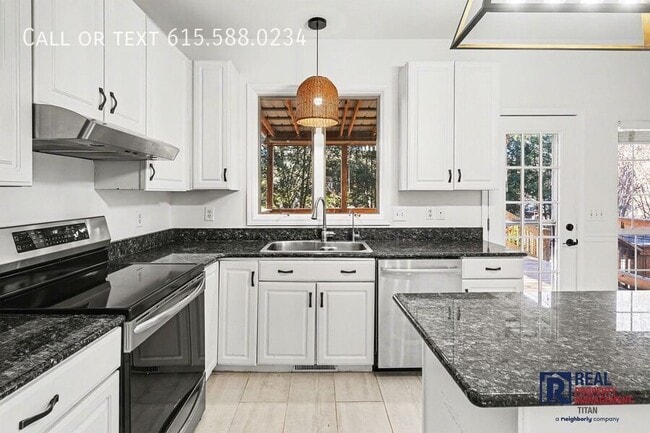 Building Photo - 2023 Bratton Pl Dr