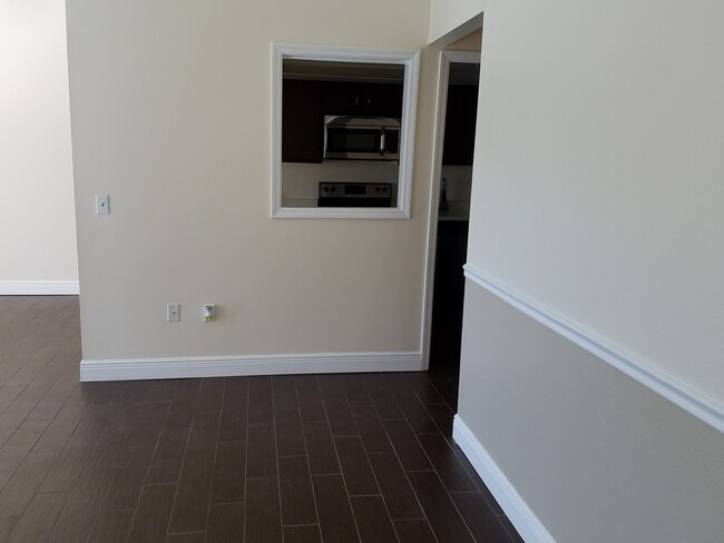 Building Photo - Amazing Remodeled Lake View Condo x Rent @...