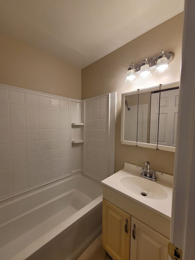 Building Photo - 2608 Nevada Ln