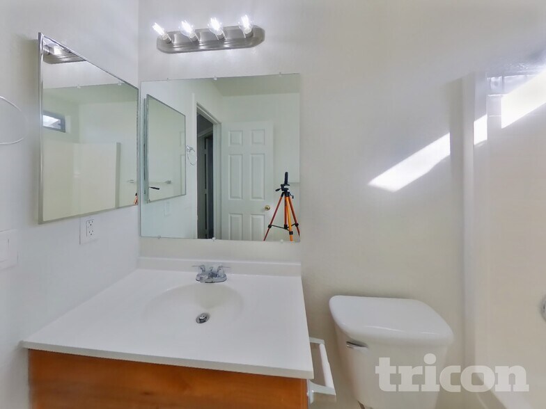 Building Photo - 8123 W Hammond Ln