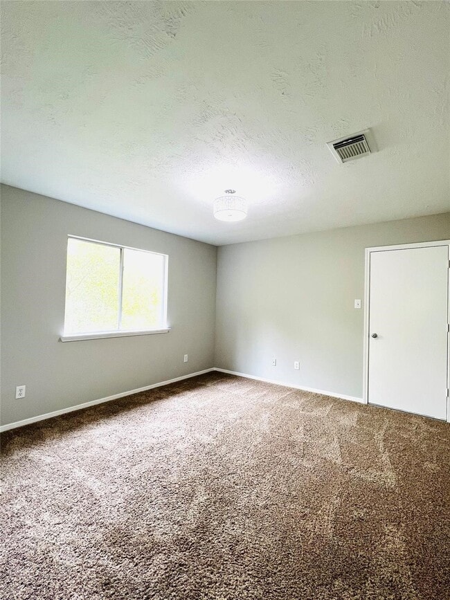 Building Photo - 8426 Woodland Knoll Ln