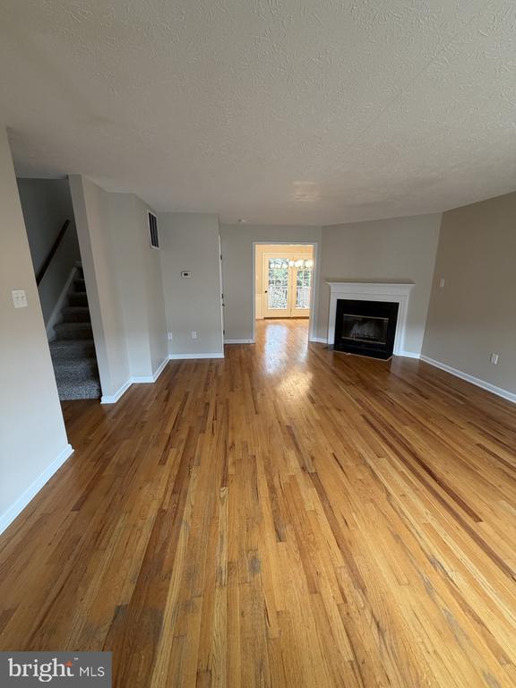 Building Photo - 218 Tudor Dr