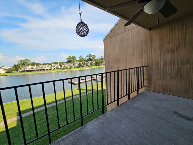 Building Photo - 12600 Melville Dr
