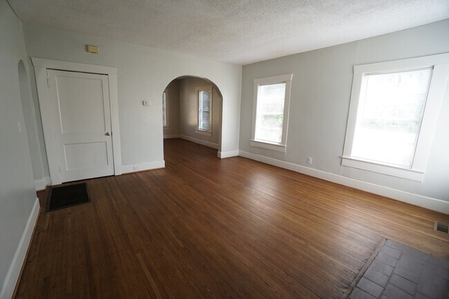 Building Photo - 1906 15th Ct N