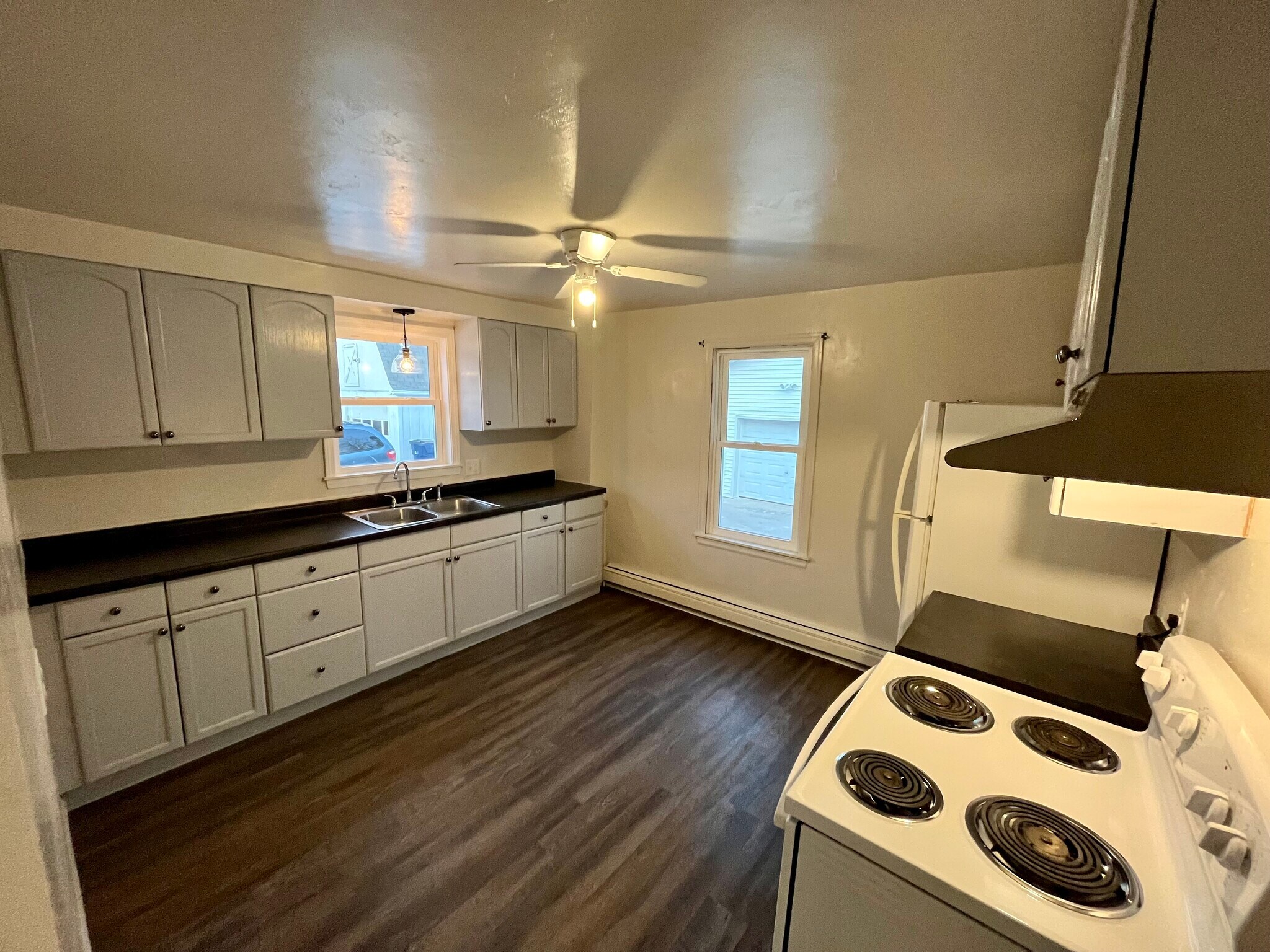 Building Photo - 13496 Velp Ave