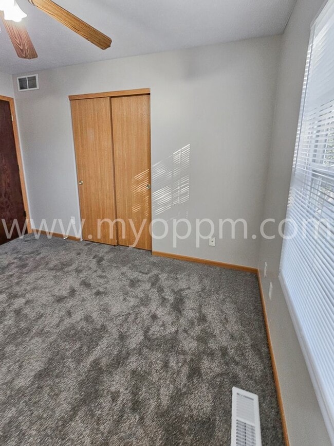 Building Photo - Gorgeous 3 Bedroom / 2 Bathroom Home | Chalco