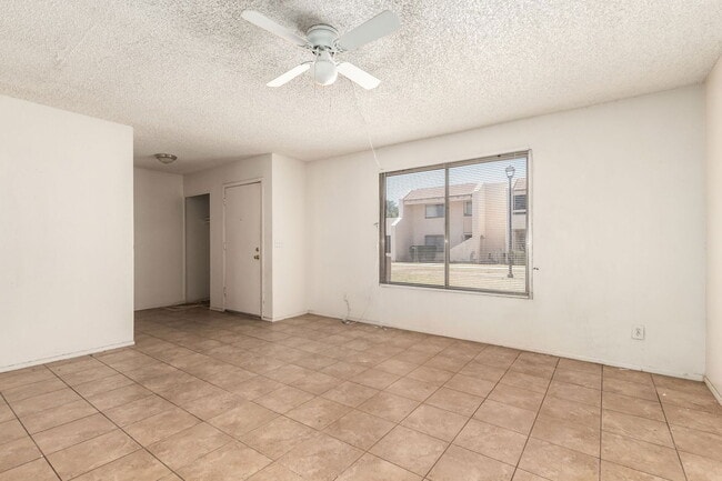 Building Photo - 5742 N 43rd Dr
