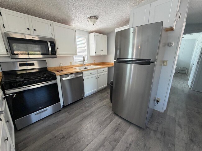 Building Photo - 142 Maryvale Dr