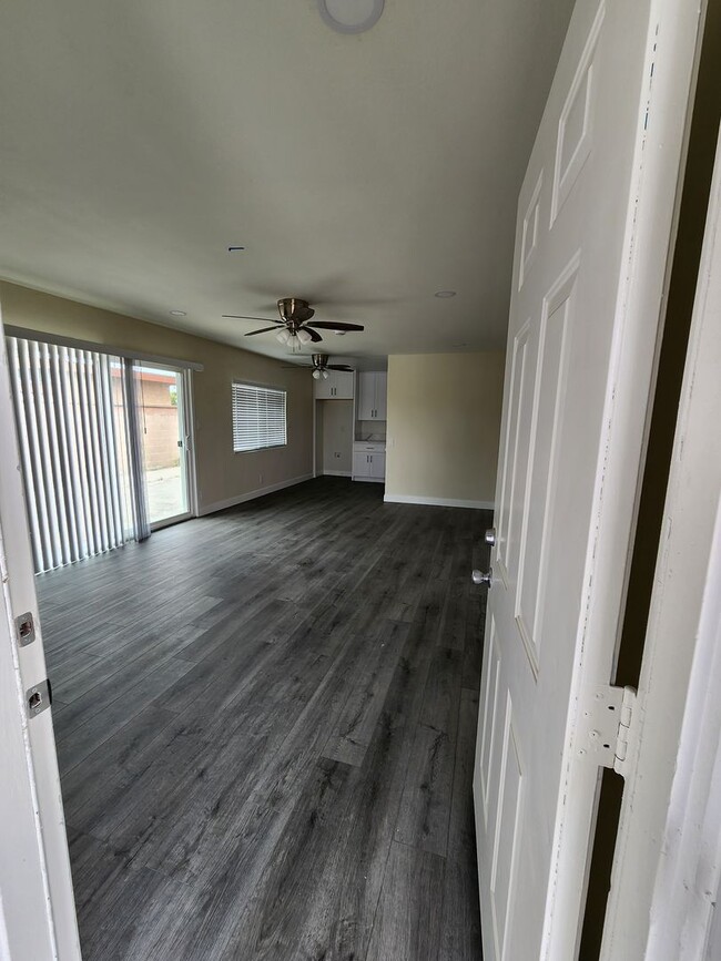 Building Photo - Charming 3-Bedroom Home Just 10 Minutes fr...