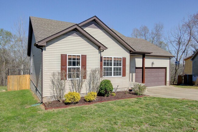 Building Photo - Sweet 3 bed 2 bath.  Cat friendly.