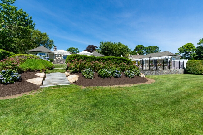 Building Photo - 3 Barclay Sq