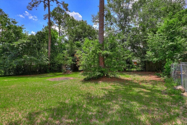 Building Photo - 2408 Southdale Dr