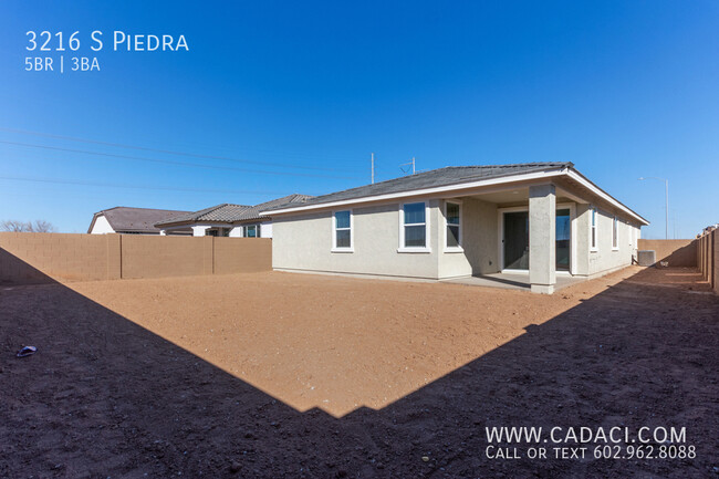 Building Photo - New 5 bed 3 bath