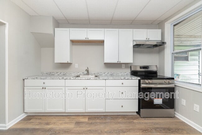 Building Photo - 608 North St