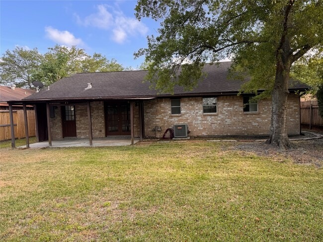 Building Photo - 604 Briarclift Ln