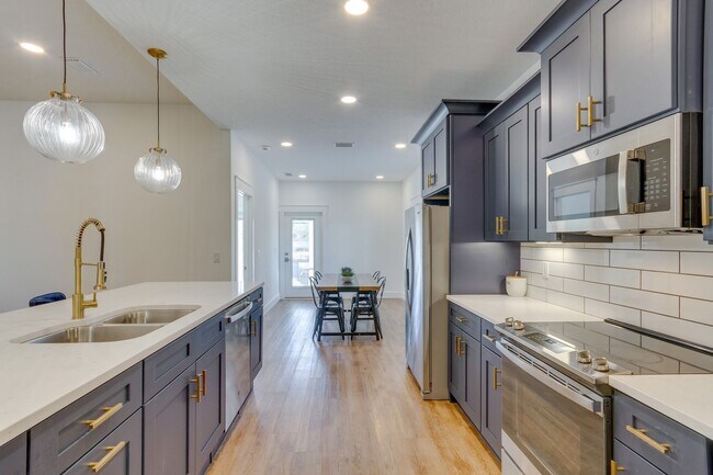 Building Photo - Gulf Breeze - 3 Bedroom, 2 Bathroom