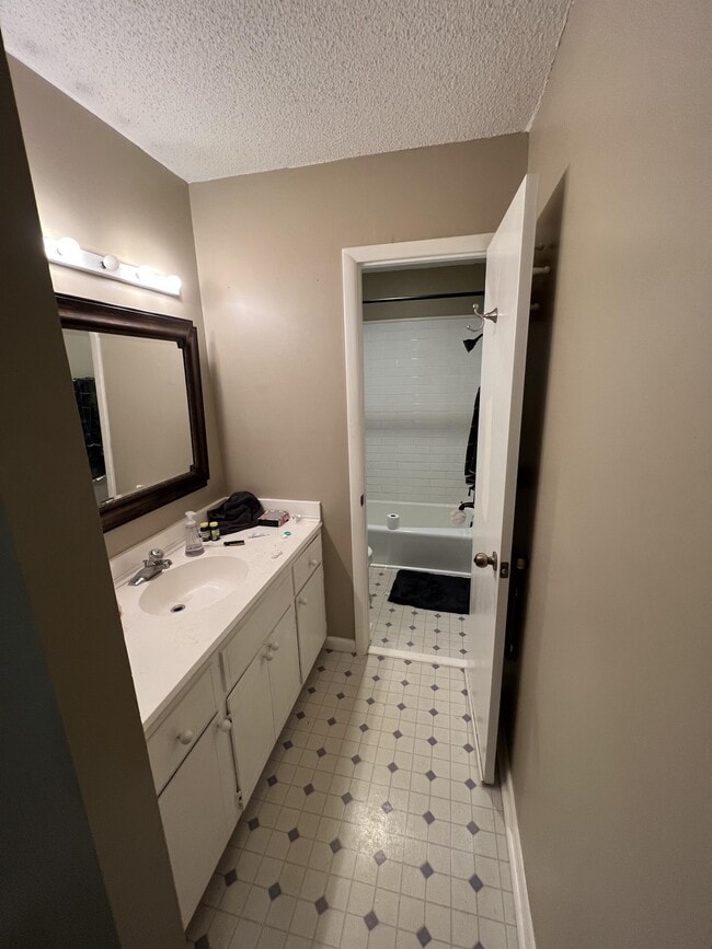 Building Photo - 1837 W Ora Dr