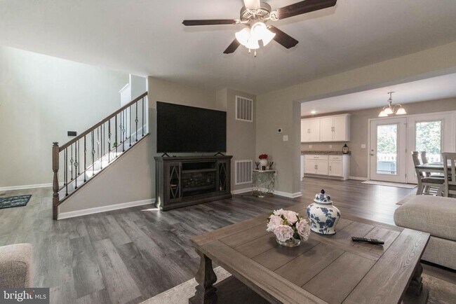 Building Photo - 342 Europa Way