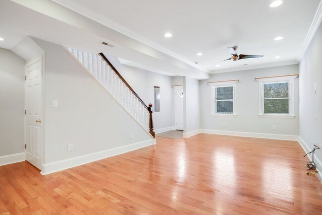 Building Photo - Amazing Anacostia 3 Bedroom with Parking I...