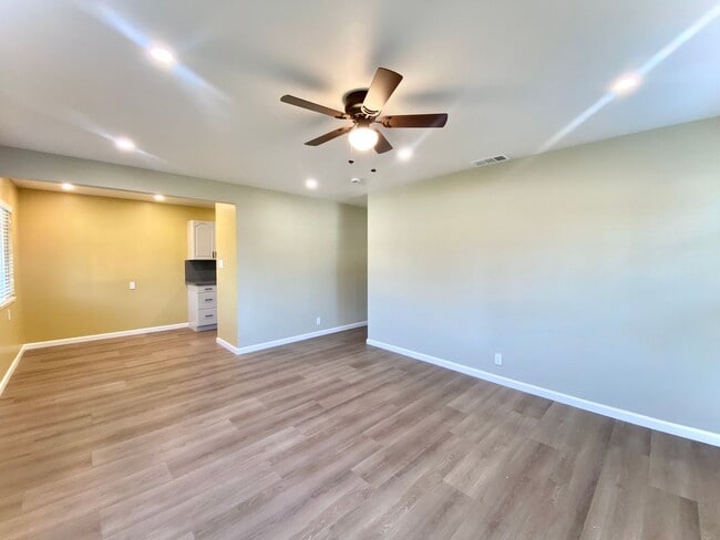 Building Photo - Upgraded 4-Bedroom Home with Family-Friendly Backyard! - Centerville Neighborhood