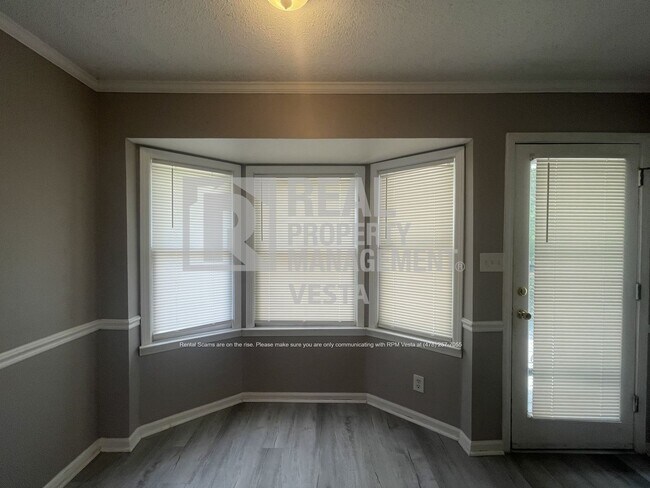 Building Photo - 160 N Springs Ct
