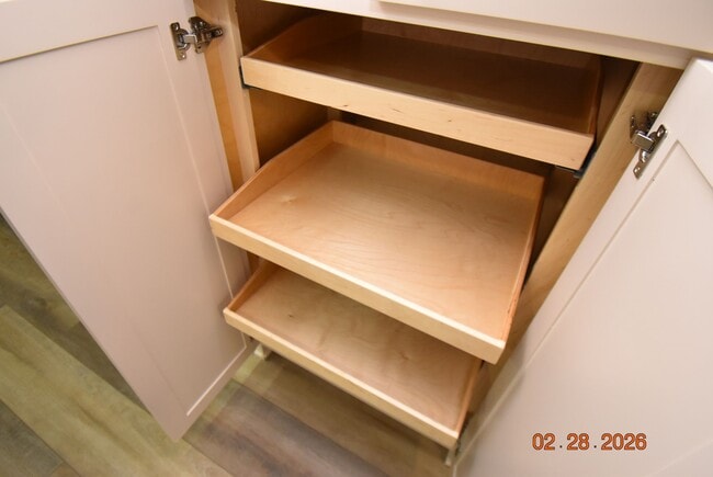 Building Photo - 623 Honeysuckle Dr