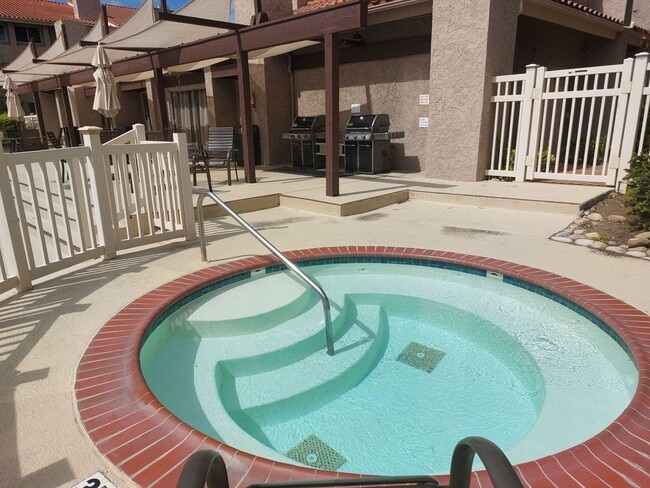 Building Photo - Mission Ridge 2 Bedroom 2 Bath Condo for Rent