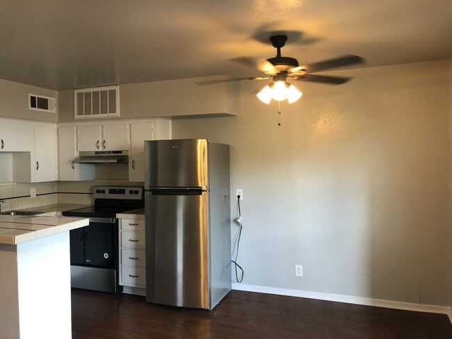 Building Photo - 308 Smith St