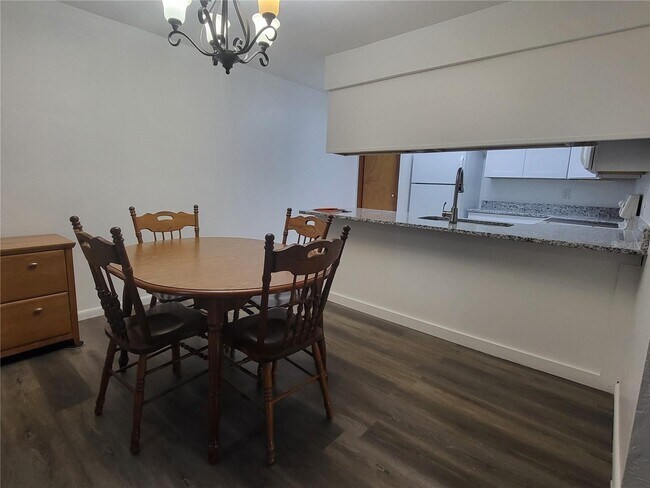 Building Photo - 2134 NE 45th Ave