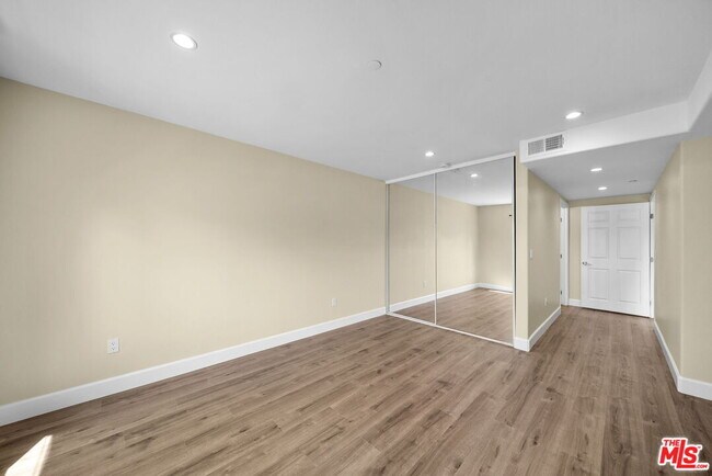 Building Photo - 5315 Bellingham Ave