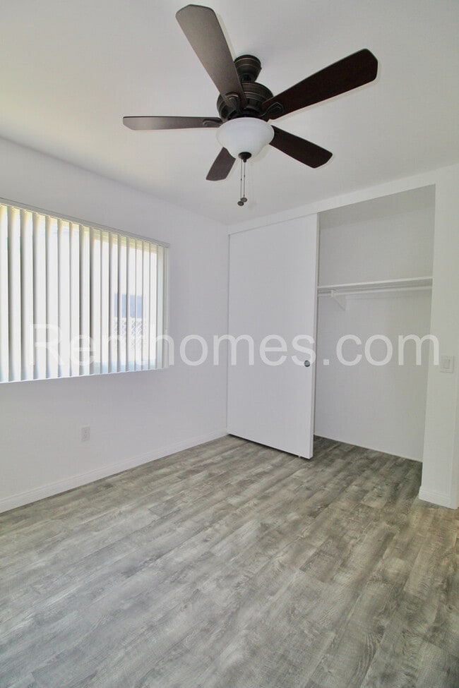 Building Photo - 11327 Linares St