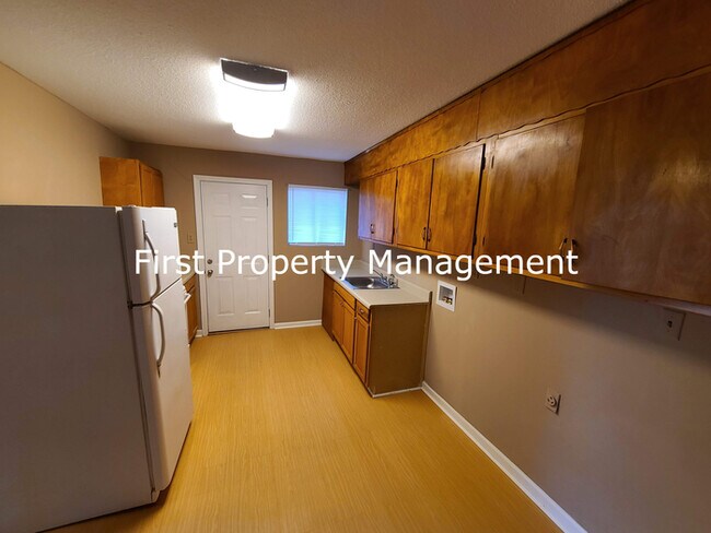 Building Photo - 2-bedroom Duplex