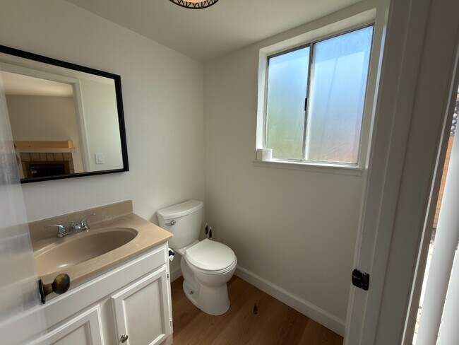 Building Photo - Prime Santa Clara Location | Bright 3BR/2.5BA End-Unit | 2 Primary Suites | Central Heat & AC