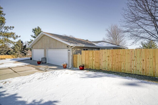 Building Photo - 4686 Capitol View Rd