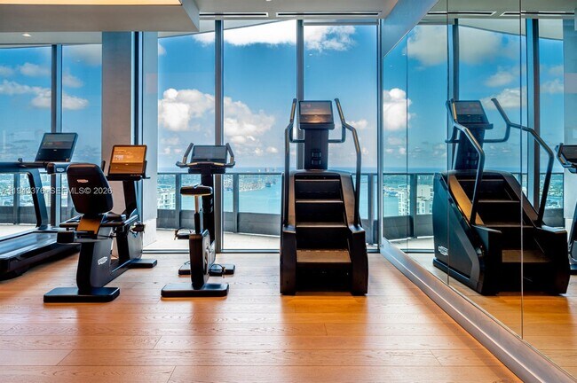 Building Photo - 1000 Brickell Plaza